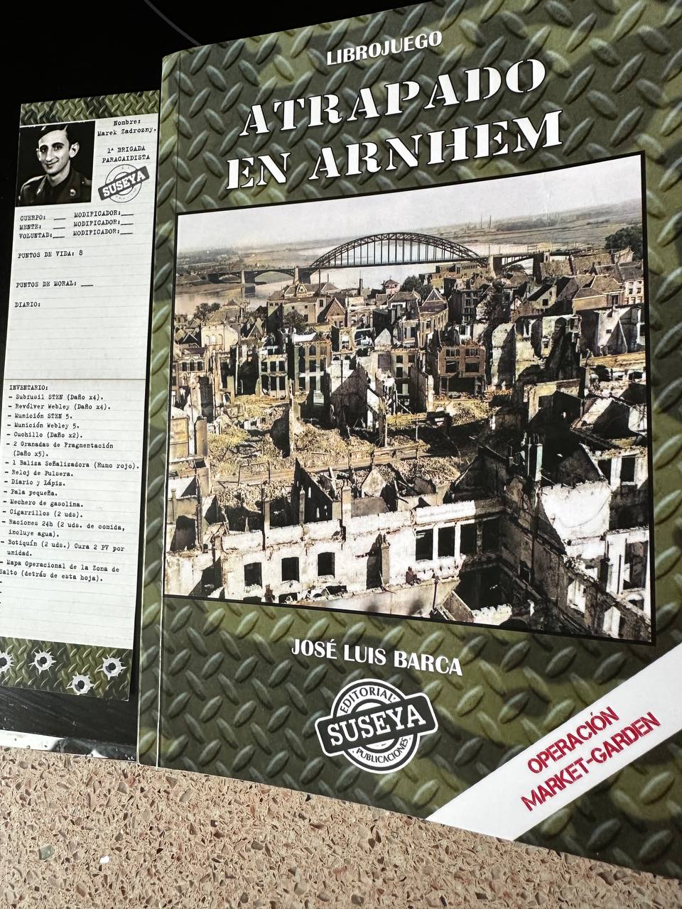 Atrapado en Arnhem (librojuego)